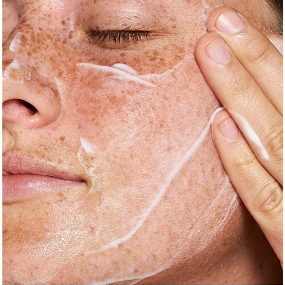 OSEA Ocean Cleanser - White and Gray - Picture 4 of 5
